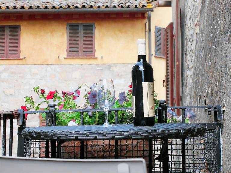 Fully equipped wonderful rental apartment with jacuzzi & patio | Dogs allowed — photo 3