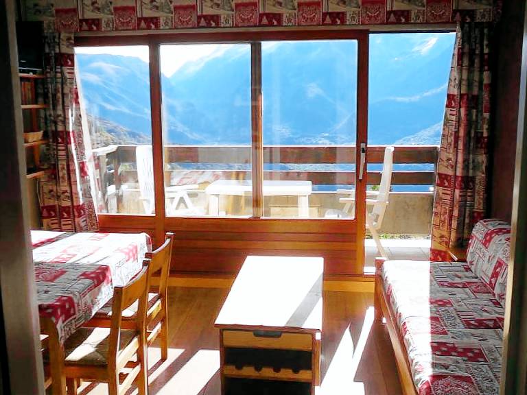 Studio 'Pathabac' with Mountain View and Balcony in Huez