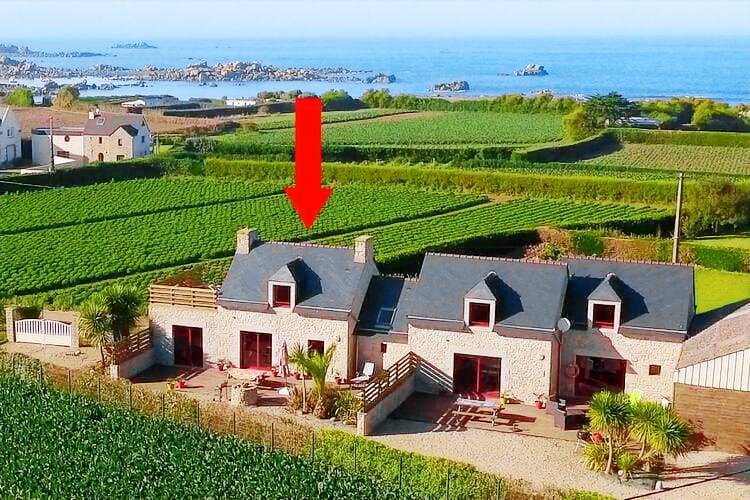 Vacation home with patio, yard & BBQ | Sea view — photo 2