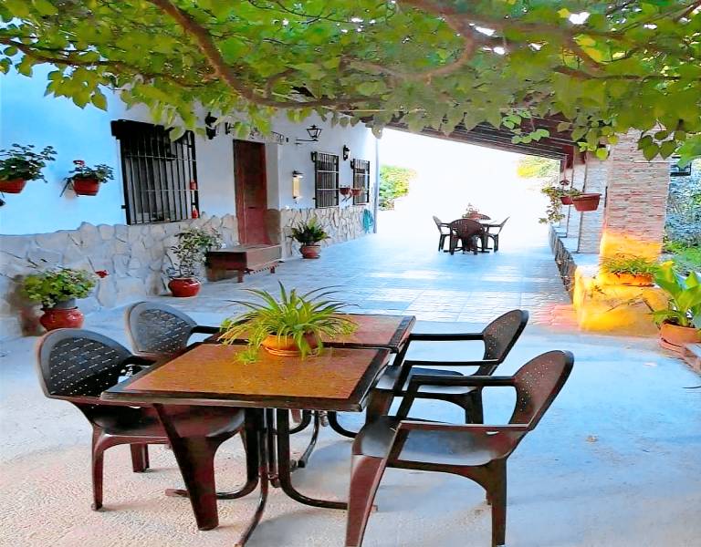 Casa Agrupación de Mogón