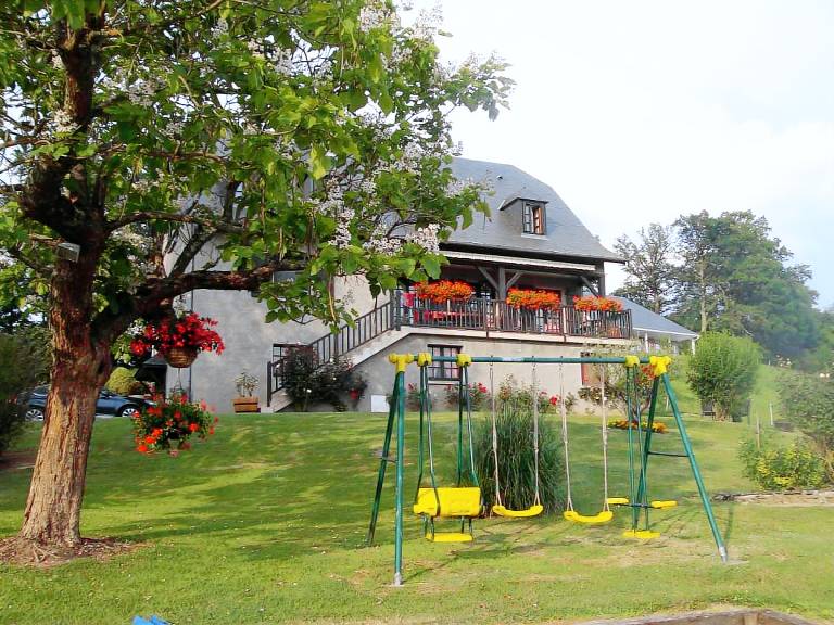 Gite with garden, patio & grill — photo 3