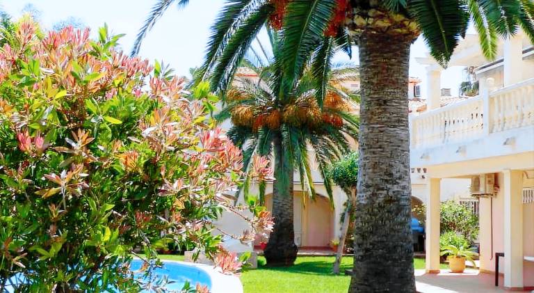 Rental apartment with yard, terrace & private pool | Dogs allowed — photo 2