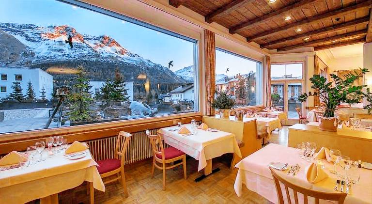 Beautiful holiday apartment with patio, pool & hot tub | Perfect for remote work | Pet-friendly — photo 3