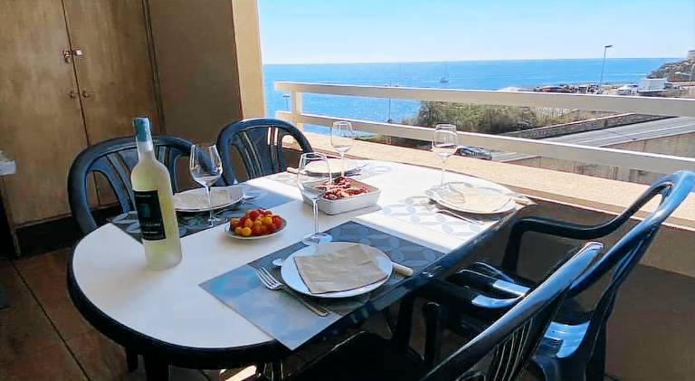 Holiday apartment with terrace & private pool in Sète