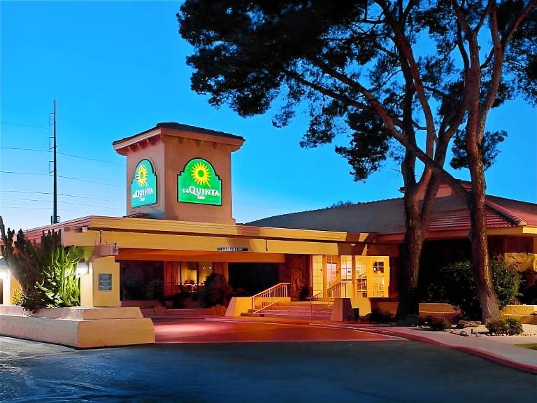 Travelodge by Wyndham Phoenix North