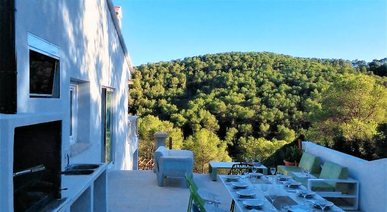 Fully equipped villa with private pool, patio & hot tub | Pets allowed — photo 4