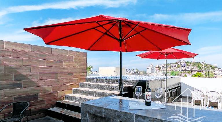 Luxe Modern-5 Star Area-Walk 2 Beach-Pool-View-King Bed — photo 5
