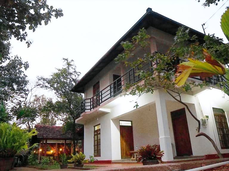 Villa with grill & garden in Habarana
