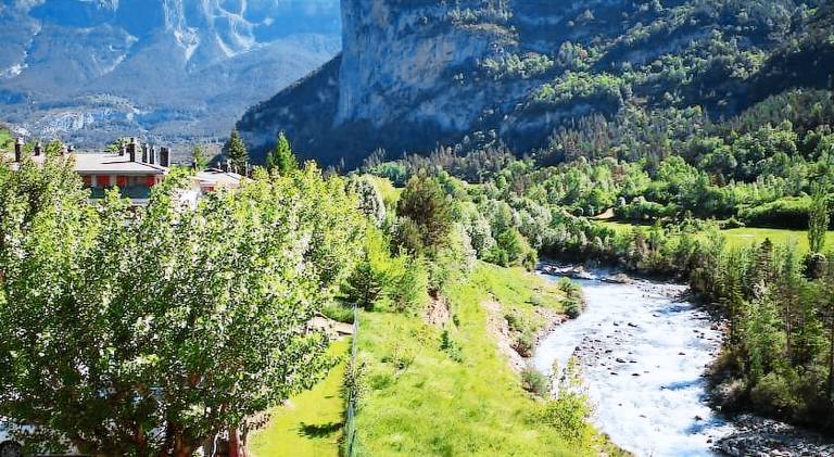 Apartment with pool | Pets allowed in Huesca