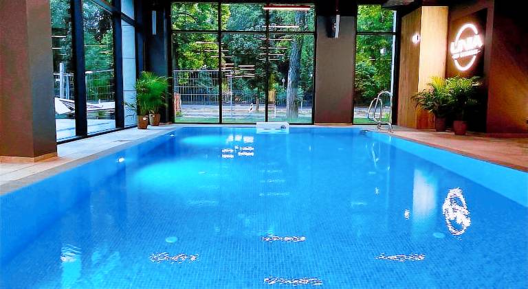Rental apartment with pool & hot tub — photo 3