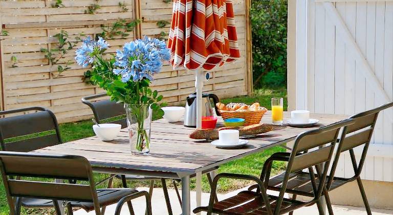 Vacation home with pool, barbecue & yard | Pets are welcome — photo 5