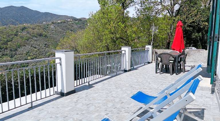 Rental apartment with patio, pool & garden — photo 5