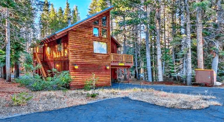 House with pool in Truckee, CA