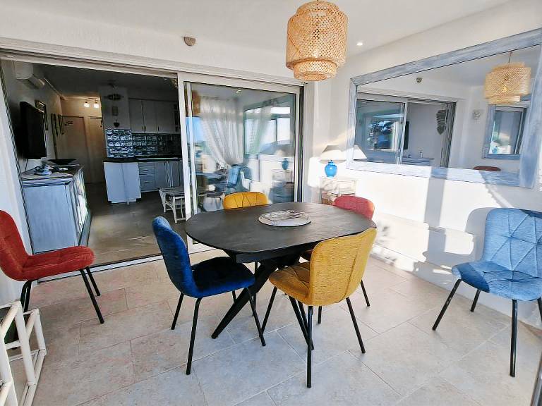 Apartment with pool — photo 4