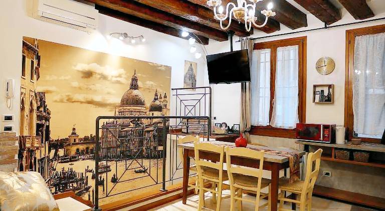 Rental apartment with pool & jacuzzi | Near Rialto Bridge | Pets allowed — photo 3