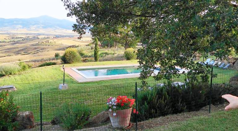 Villa with pool, patio & grill — photo 2