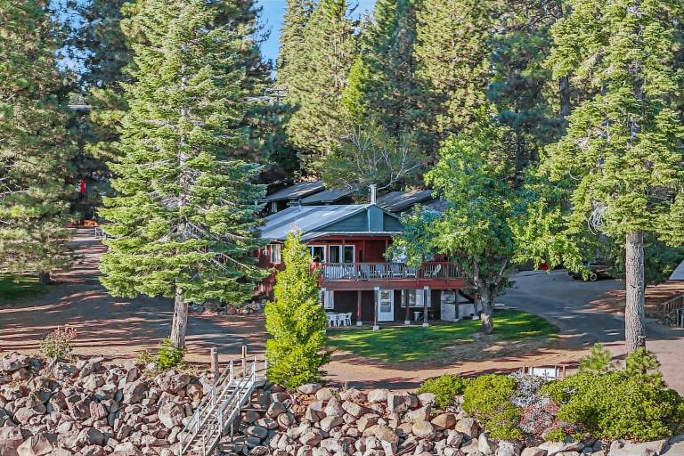 Cabin  Lake Almanor