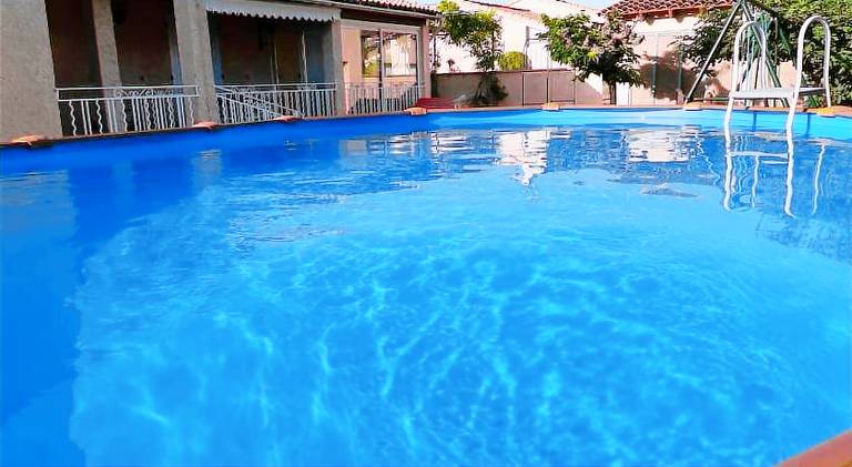 Villa with pool in L'Isle-sur-la-Sorgue