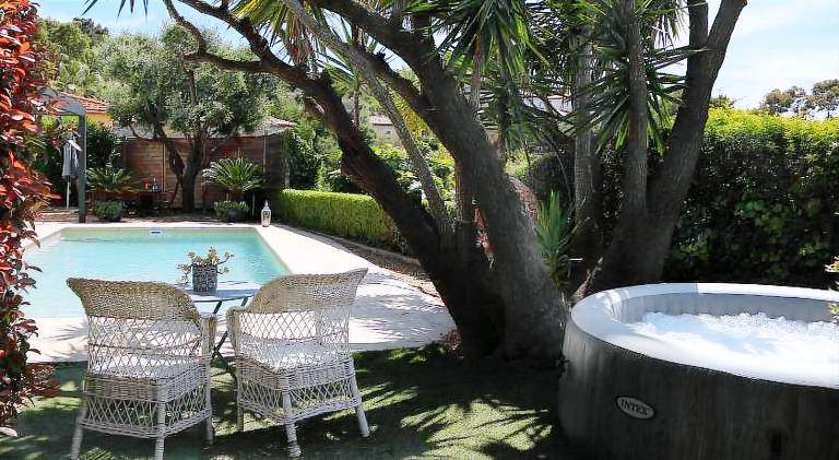 Fully equipped villa with patio, barbeque & private pool | Perfect for remote work | Dogs allowed — photo 5