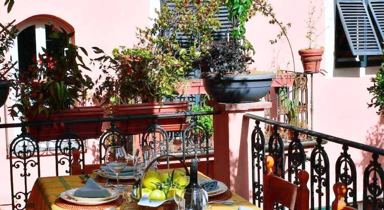 Charming holiday apartment with terrace | Next to Lucca Cathedral | Pets allowed in Lucca