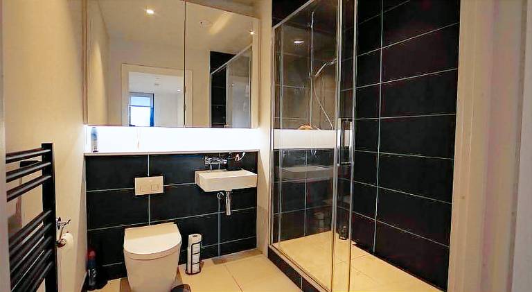Luxury sky suites 2 bedroom 2 bathroom city centre apartment — photo 2