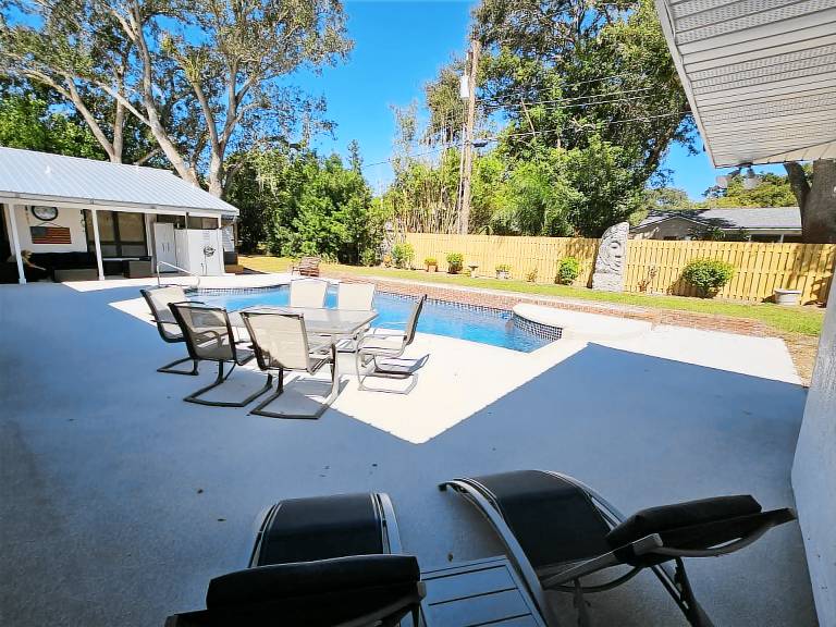 House Lake Hollingsworth