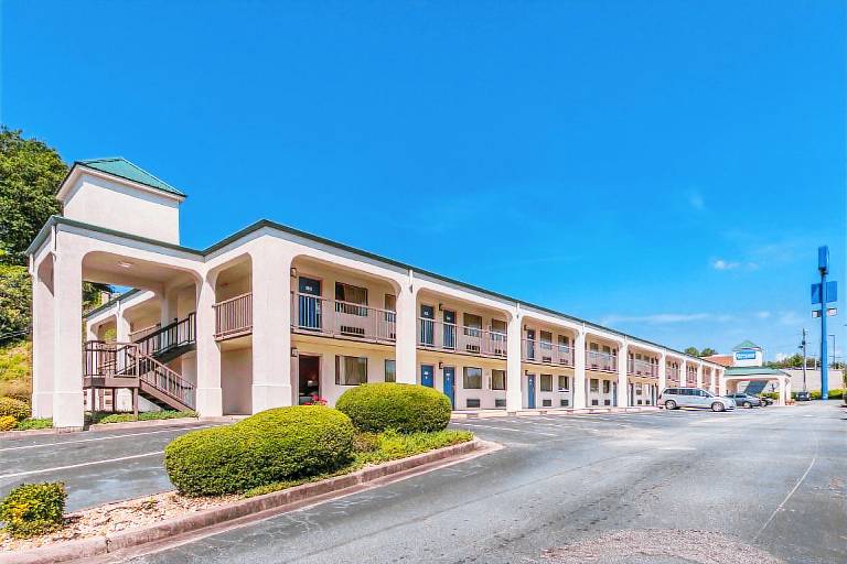 Rodeway Inn & Suites