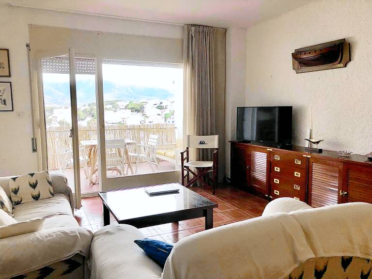 Spacious house with pool and parking in Llançà — photo 4