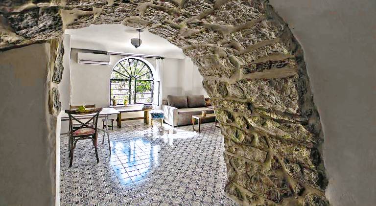 Rental apartment with yard & terrace in Jerusalem