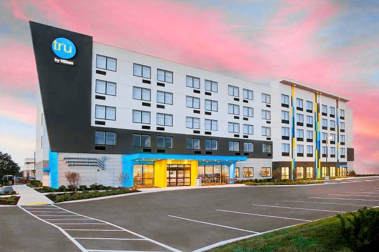 Tru by Hilton Toronto Airport West — photo 2