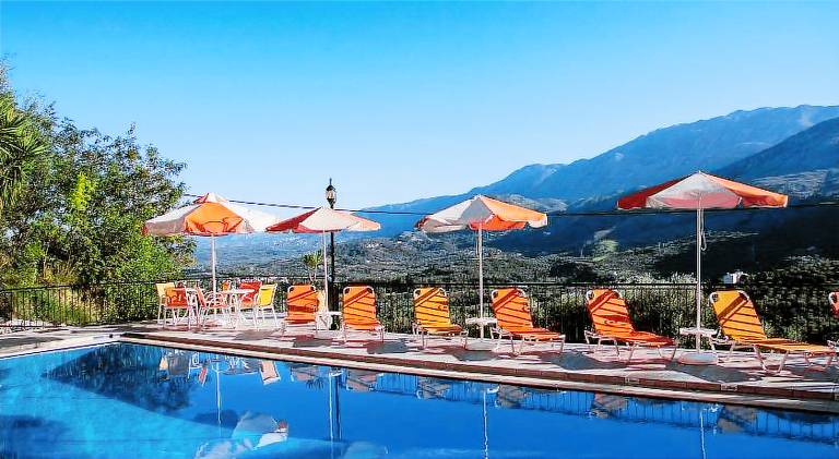 Wonderful serviced apartment with terrace & pool | Pet-friendly — photo 3