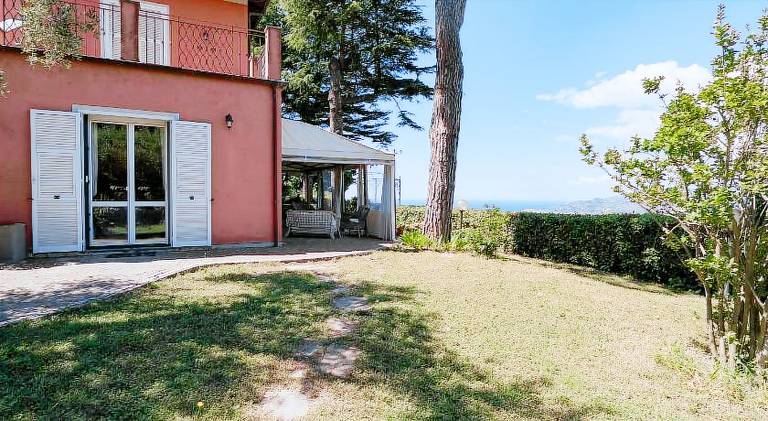 Vacation home with barbecue & yard | Suitable for remote work — photo 4