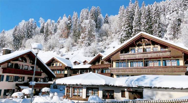 Beautiful holiday apartment with patio | Good for workation | Pet-friendly in Fuessen