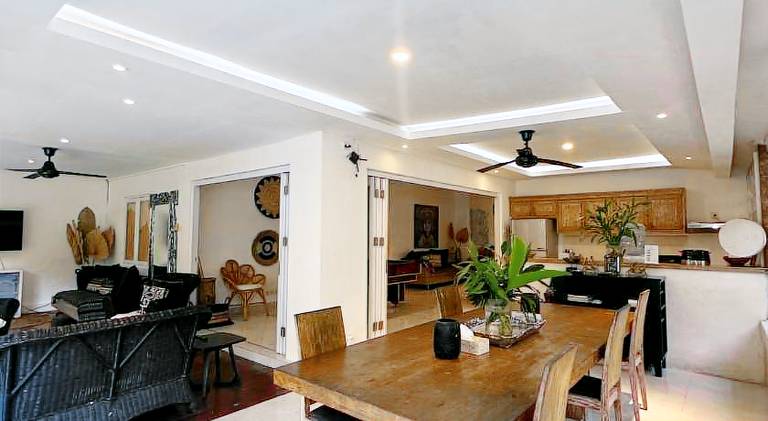 Villa with pool — photo 4