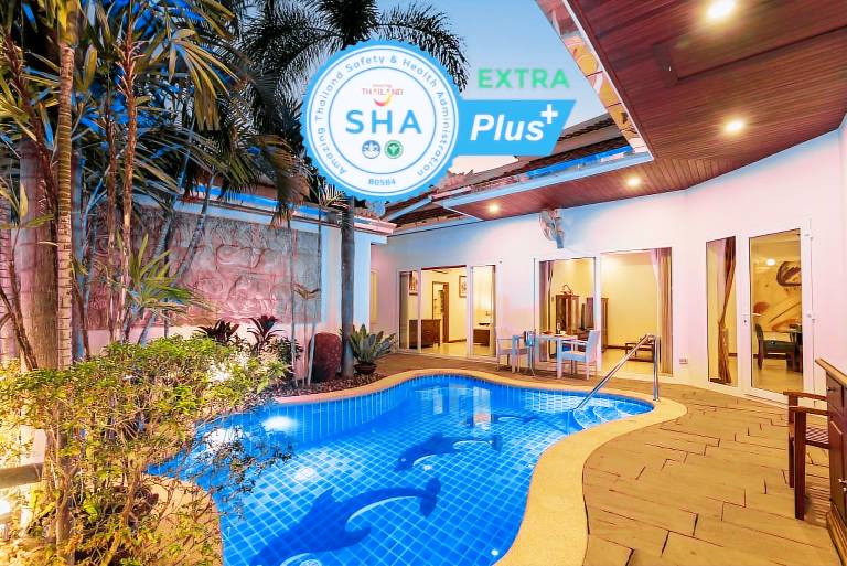 Villa with barbecue, pool & garden in Chonburi