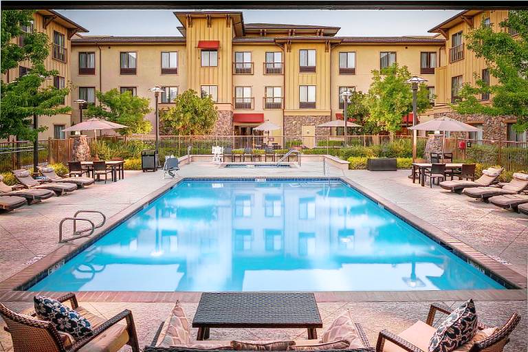 Hampton Inn & Suites Windsor - Sonoma Wine Country — photo 2