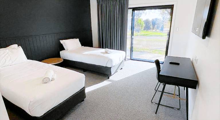 Harden Country Club Motel