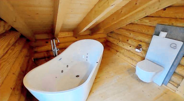Vacation home with jacuzzi — photo 4