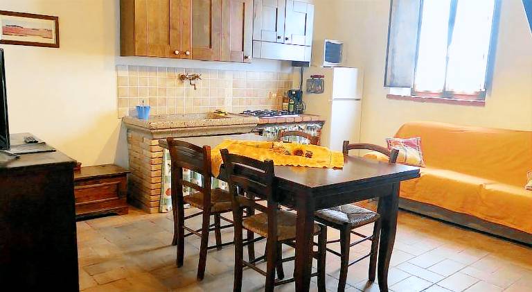 Vacation home with barbeque, patio & garden — photo 5