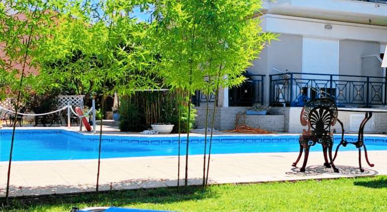 Charming serviced apartment with garden, pool & patio | Dogs allowed — photo 4