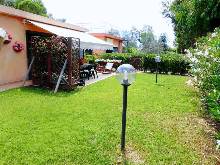 Villa with yard — photo 5
