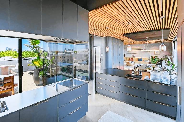 Apartment with BBQ & yard — photo 5
