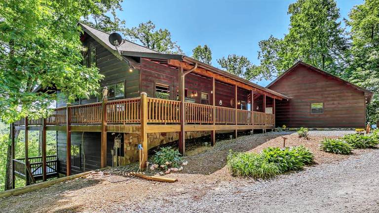 High Country Hideaway- Pet Friendly Close to Town Large Hot Tub Outdoor Fireplace — photo 5