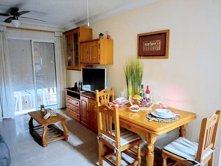 Apartment with yard, patio & pool | Beach nearby | Pet-friendly — photo 4
