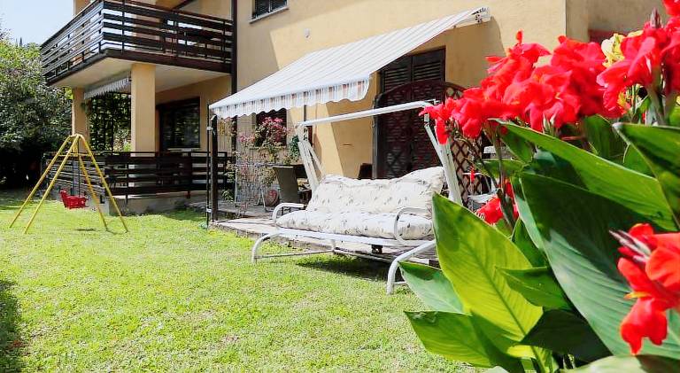 Holiday apartment with grill, yard & terrace — photo 5