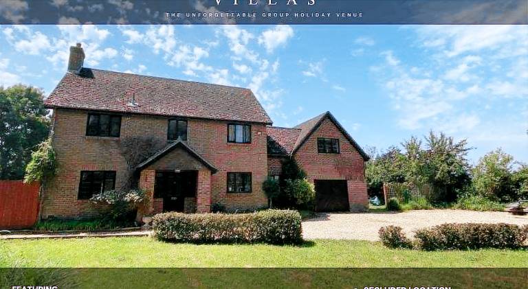 Villa with hot tub & pool in Ringwood