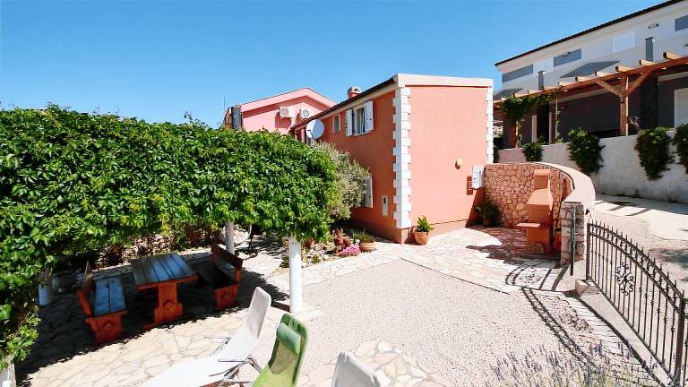 Villa with barbeque, yard & patio | Pets allowed in Senj