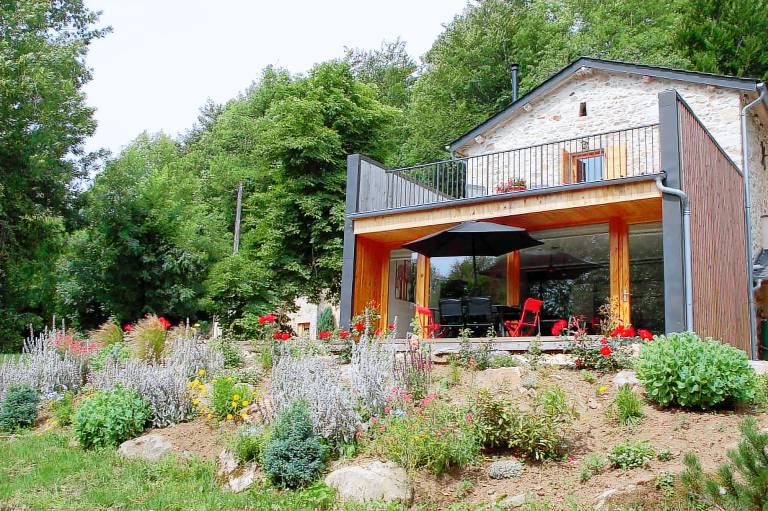 Gite with grill, patio & garden — photo 2