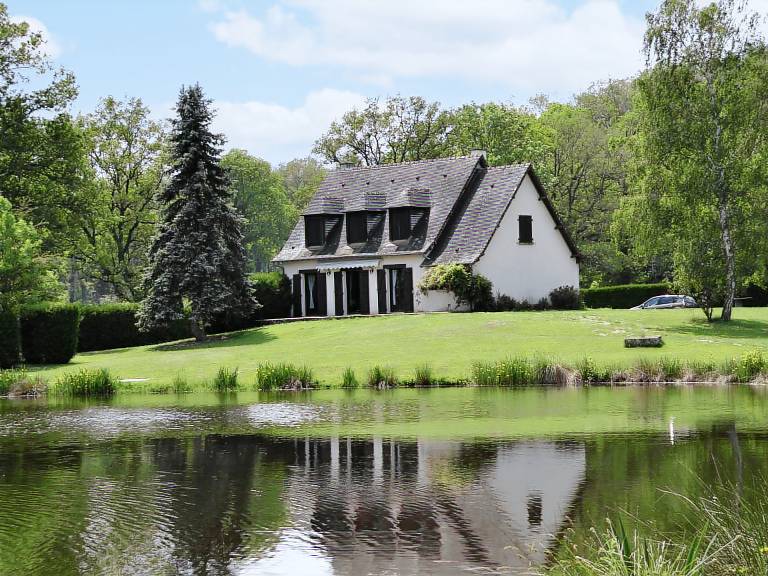 House with grill, patio & yard | Lake view — photo 3