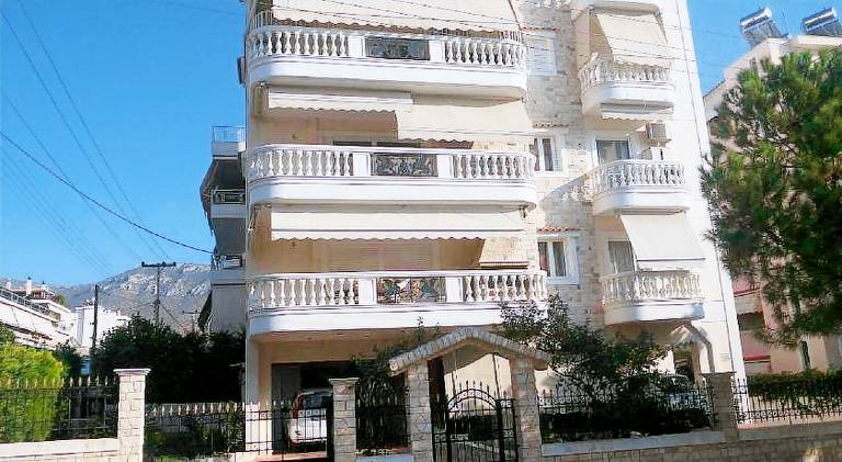 Fully equipped big holiday apartment with terrace, garden & hot tub | Good for workation | Pet-friendly in Glyfada